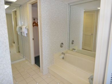 2 bedroom Condo on Bay side 2 bedroom Condo on Bay side